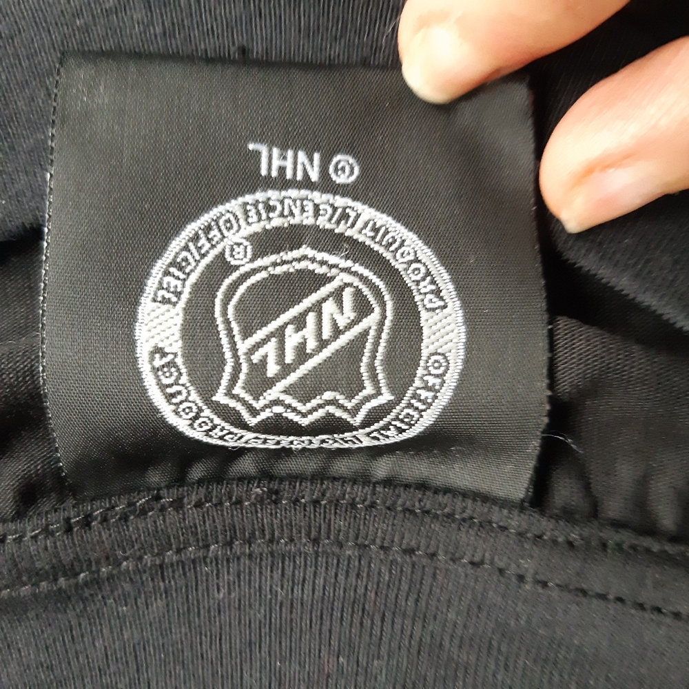 NHL black Toronto Maple Leafs shirt. Size Medium 100% cotton - Picture 3 of 4